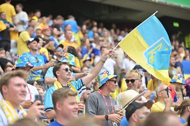 Bild zeigt: Fans der Ukraine, 17.06.2024, München, Fussball, Europameisterschaft, Rumänien - Ukraine, EVENT REGULATIONS PROHIBIT ANY USE OF PHOTOGRAPHS AS IMAGE SEQUENCES AND OR QUASI-VIDEO.