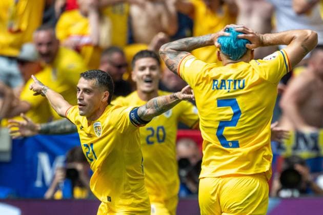 Tor zum 1:0 durch Nicolae Claudiu Stanciu (Rumaenien, 21), mit Dennis Man (Rumaenien, 20) und Andrei Florin Ratiu (Rumaenien, 02), GER, Rumaenien vs. Ukraine, Fussball Europameisterschaft, UEFA EURO, EM, Europameisterschaft,Fussball 2024, Gruppe E, 1. Spieltag, 17.06.2024, GER, Rumaenien vs. Ukraine, Fussball Europameisterschaft, UEFA EURO 2024, Gruppe E, 1. Spieltag, 17.06.2024 Muenchen Copyright: xEibner-Pressefoto SaschaxWaltherx EP_SWA