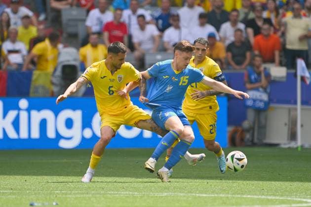 Marius MARIN (ROM), Aktion,Zweikampf gegen Viktor TSYGANOV (UKR). Gruppenphase Gruppe C Rumaenien (ROU) - Ukraine (UKR) am 17.06.2024 Fussball Arena Muenchen, Fussball UEFA EURO, EM, Europameisterschaft,Fussball 2024 GERMANY vom 14.06.2024 - 14.07.2024.