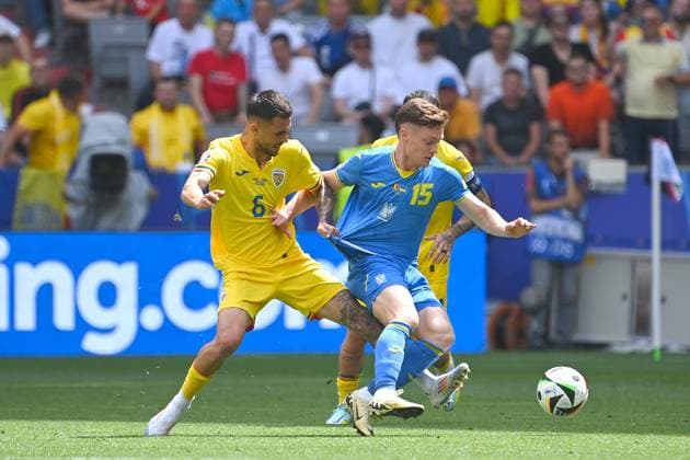 Marius MARIN (ROM), Aktion,Zweikampf gegen Viktor TSYGANOV (UKR). Gruppenphase Gruppe C Rumaenien (ROU) - Ukraine (UKR) am 17.06.2024 Fussball Arena Muenchen, Fussball UEFA EURO, EM, Europameisterschaft,Fussball 2024 GERMANY vom 14.06.2024 - 14.07.2024.