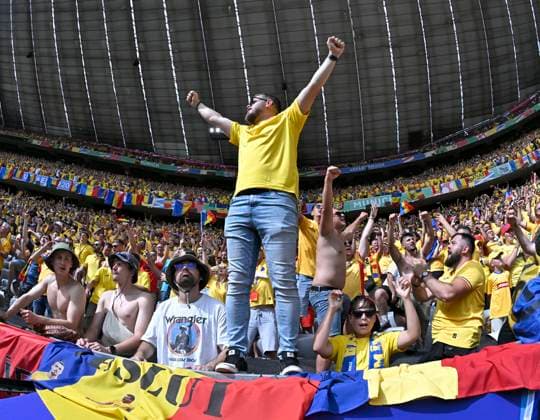 17.06.2024, Fussball UEFA EURO, EM, Europameisterschaft,Fussball 2024, Vorrunde, Match 10, Rumänien - Ukraine, in der Fußball Arena München. Die rumänischen Fans feiern