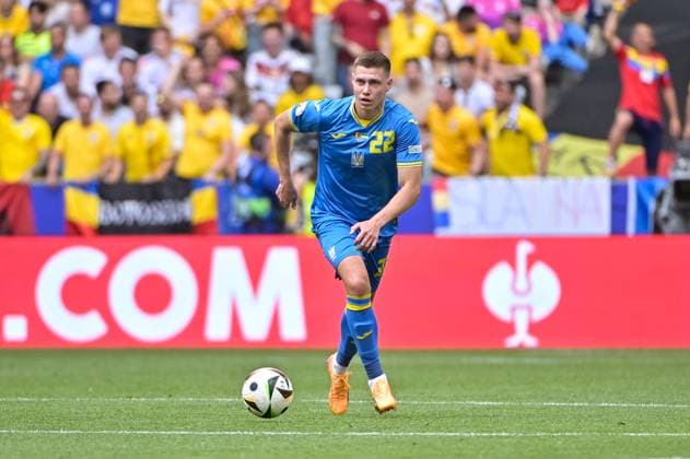 Bild zeigt: Matviyenko (22, Ukraine) mit Ball am Fuß, 17.06.2024, München, Fussball, Europameisterschaft, Rumänien - Ukraine, EVENT REGULATIONS PROHIBIT ANY USE OF PHOTOGRAPHS AS IMAGE SEQUENCES AND OR QUASI-VIDEO.