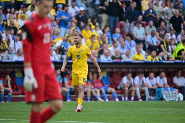 Bild zeigt: v.l.n.r. Enttäuschung bei Lunin (23, Torwart Ukraine), Jubel bei Dragus (19, Rumänien), 17.06.2024, München, Fussball, Europameisterschaft, Rumänien - Ukraine, EVENT REGULATIONS PROHIBIT ANY USE OF PHOTOGRAPHS AS IMAGE SEQUENCES AND OR QUASI-VIDEO.