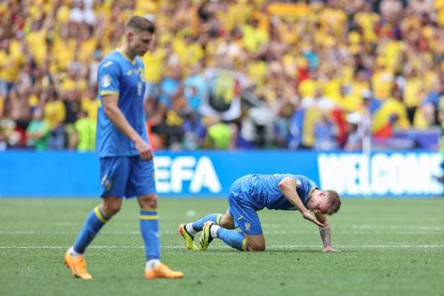 Fußball UEFA EURO, EM, Europameisterschaft,Fussball 2024 Gruppenphase 1. Spieltag Rumänien - Ukraine am 17.06.2024 in der München Fußball Arena in München Die rumänische Mannschaft feiert den Sieg mit ihren Fans Fan