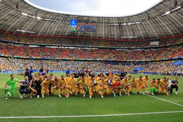 EURO 2024 GERMANY UEFA FOOTBALL Pierre Teyssot MAXPPP ; EURO 2024 GERMANY UEFA FOOTBALL. Munich, Germany on June 17, 2024. Match of the group E, Romania vs Ukraine. Team Romania after their victory Pierre Teyssot Maxppp Munich Munich Football Arena Bavaria Germany  Copyright: xMAXPPPxPierrexTeyssotx TEP37548 TEP37548