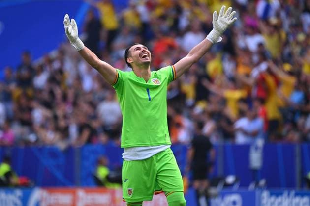 Torwart Florin NITA (ROM), Jubel,Freude,Begeisterung,, Aktion,Einzelbild,angeschnittenes Einzelmotiv,Halbfigur,halbe Figur. Gruppenphase Gruppe C Rumaenien (ROU) - Ukraine (UKR) 3-0, am 17.06.2024 Fussball Arena Muenchen, Fussball UEFA EURO, EM, Europameisterschaft,Fussball 2024 GERMANY vom 14.06.2024 - 14.07.2024. Â