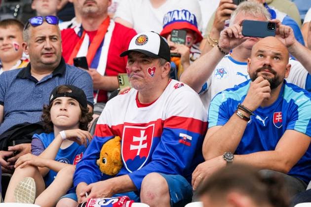 Slowakische Fans enttäuscht - Frankfurt 17.06.2024: Belgien vs Slowakei, EURO2024 M9, Gruppe E, EM-Arena Frankfurt