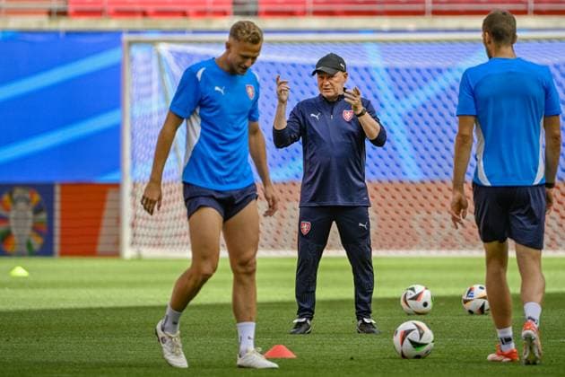 Coach Ivan Hasek, center, attends Czech national football team open training within the European Football Championships, Leipzig, Germany, June 17, 2024. (CTKxPhoto VitxSimanek) CTKPhotoP2024061706427  CTKPhotoP2024061706427