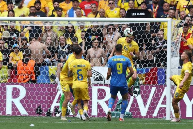 Aktion von Andrei Burca 15 (Romaenien), Rumaenien vs. Ukraine Fussball, UEFA EURO, EM, Europameisterschaft,Fussball 2024, Gruppenphase, 1. Spieltag, 17.06.2024 Muenchen Bayern Deutschland