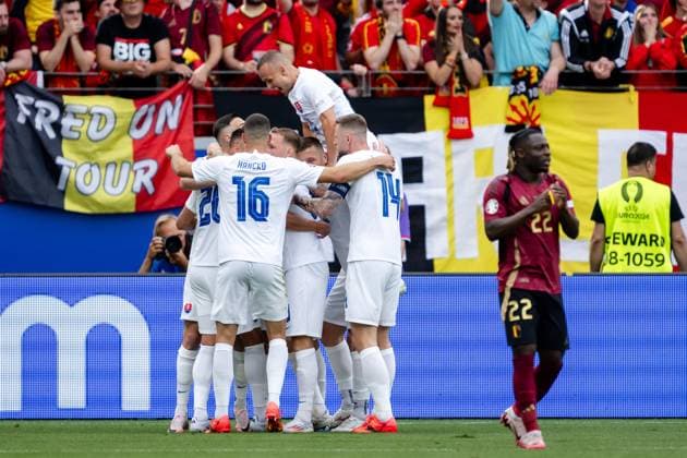 240617 Players of Slovakia celebrate after the 0-1 goal by Ivan Schranz during the UEFA EURO, EM, Europameisterschaft,Fussball 2024 Football Championship match between Belgium and Slovakia on June 17, 2024 in Frankfurt. Photo: Mathias Bergeld BILDBYRAN kod MB MB0937 fotboll football soccer fotball fotbolls-em europamästerskap em uefa euro uefa european football championship euro 2024 belgien belgium slovakien slovakia bbeng jubel Copyright: MATHIASxBERGELD BB240617MB038