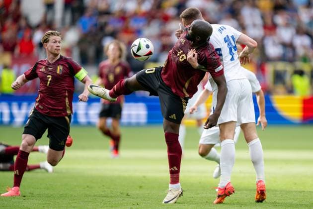 240617 Romelu Lukaku of Belgium and Milan Skriniar of Slovakia during the UEFA EURO, EM, Europameisterschaft,Fussball 2024 Football Championship match between Belgium and Slovakia on June 17, 2024 in Frankfurt. Photo: Mathias Bergeld BILDBYRAN kod MB MB0937 fotboll football soccer fotball fotbolls-em europamästerskap em uefa euro uefa european football championship euro 2024 belgien belgium slovakien slovakia bbeng Copyright: MATHIASxBERGELD BB240617MB048