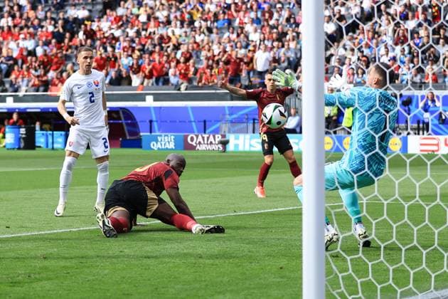 Football - UEFA EURO, EM, Europameisterschaft,Fussball 2024 - Group E - Belgium v Slovakia 17th June 2024 - UEFA EURO 2024 - Group E - Belgium v Slovakia - Romelu Lukaku of Belgium misses from close range - Photo: Simon Stacpoole Offside. Frankfurt Germany Copyright: xSimonxStacpoolexOffside