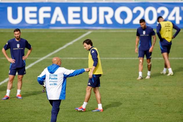 The Italian coach Luciano Spalletti during the training that the Italian team has carried out in Iserlohn, Germany, 17 June 2024 Italy will play against Spain next Thursday, June 20. Italy training !ACHTUNG: NUR REDAKTIONELLE NUTZUNG!  Copyright: xAlbertoxEstevezx GRAF2229 20240617-55013898295_1