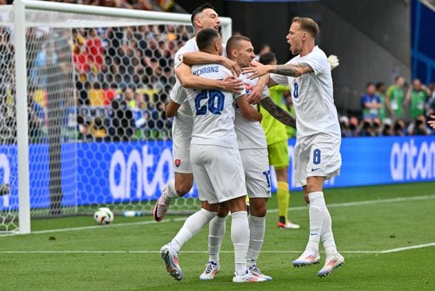 240617 EURO2024 BELGIUM VS SLOVAKIA Ivan Schranz (26) of Slovakia celebrates with his teammates after scoring the 0-1 goal during a soccer game between the national teams of Belgium, called the Red Devils and Slovakia on the first matchday in Group E in the group stage of the UEFA EURO, EM, Europameisterschaft,Fussball 2024 tournament , on Monday 17 June 2024 in Frankfurt , Germany . PHOTO SPORTPIX David Catry FRANKFURT GERMANY  Copyright: xx 463619