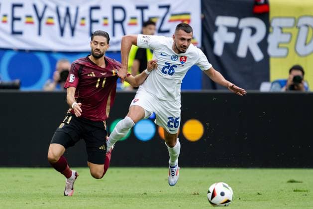 240617 Yannick Carrasco of Belgium and Ivan Schranz of Slovakia during the UEFA EURO, EM, Europameisterschaft,Fussball 2024 Football Championship match between Belgium and Slovakia on June 17, 2024 in Frankfurt. Photo: Mathias Bergeld BILDBYRAN kod MB MB0937 fotboll football soccer fotball fotbolls-em europamästerskap em uefa euro uefa european football championship euro 2024 belgien belgium slovakien slovakia bbeng Copyright: MATHIASxBERGELD BB240617MB065