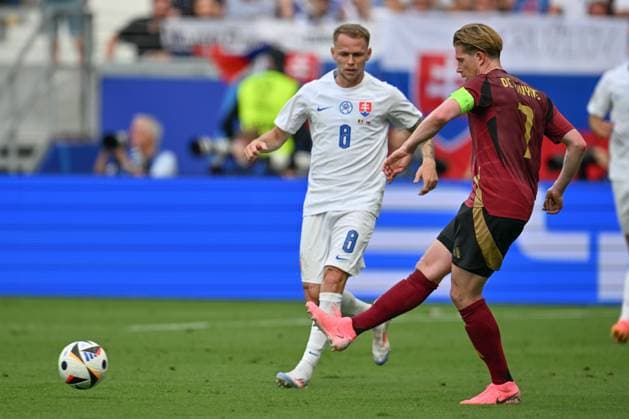 240617 EURO2024 BELGIUM VS SLOVAKIA Kevin De Bruyne (7) of Belgium pictured in action during a soccer game between the national teams of Belgium, called the Red Devils and Slovakia on the first matchday in Group E in the group stage of the UEFA EURO, EM, Europameisterschaft,Fussball 2024 tournament , on Monday 17 June 2024 in Frankfurt , Germany . PHOTO SPORTPIX David Catry FRANKFURT GERMANY  Copyright: xx 463666