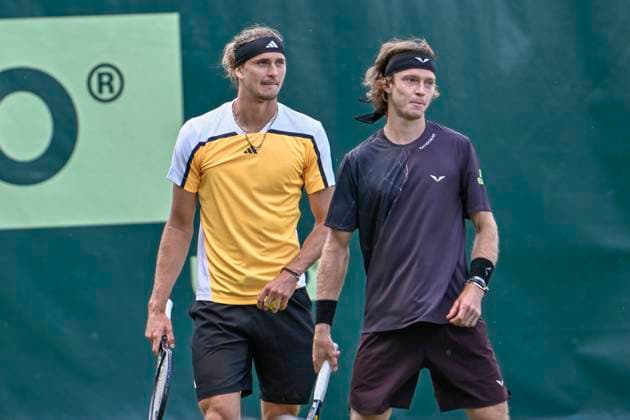 Alexander Zverev GER, Andrey Rublev 17.06.2024 Tennis Terra Wortmann Open, ATP, Tennis Herren World Tour 500, , OWL ARENA, Halle (Westfalen), NRW Germany