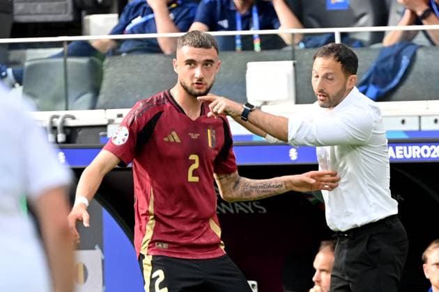 17.06.2024, xjrdrx, Fussball EM 2024, Belgien - Slowakei emspor, v.l. Zeno Debast (Belgien) Trainer Head Coach Domenico Tedesco (Belgien) gibt Anweisungen, gestikuliert, mit den Armen gestikulieren gives instructions, gesticulate (DFL DFB REGULATIONS PROHIBIT ANY USE OF PHOTOGRAPHS as IMAGE SEQUENCES and or QUASI-VIDEO) Frankfurt