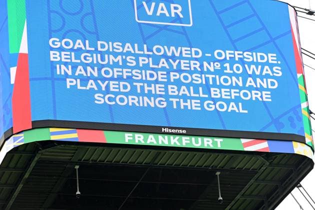 17.06.2024, xjrdrx, Fussball EM 2024, Belgien - Slowakei emspor, v.l. VAR Video Assistant Referee Dankert, Bastian (Rostock) nach dem Tor von Romelu Lukaku Bolingoli (Belgien) (DFL DFB REGULATIONS PROHIBIT ANY USE OF PHOTOGRAPHS as IMAGE SEQUENCES and or QUASI-VIDEO) Frankfurt
