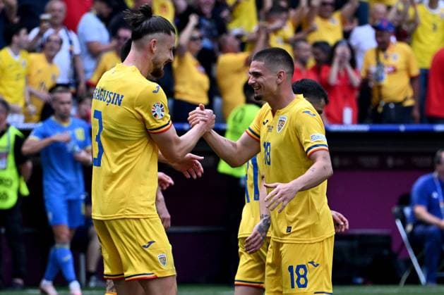 17.06.2024, xsltx, Fussball EM 2024, Rumänien - Ukraine emspor, v.l. Torjubel nach dem Tor zum celebrating the goal celebrate 2:0 durch Razvan Gabriel Marin (Rumänien Rumaenien) (DFL DFB REGULATIONS PROHIBIT ANY USE OF PHOTOGRAPHS as IMAGE SEQUENCES and or QUASI-VIDEO) München