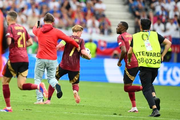 Belgium v Slovakia Group E - UEFA EURO, EM, Europameisterschaft,Fussball 2024 FRANKFURT AM MAIN, GERMANY - JUNE 17 : De Bruyne Kevin forward of Belgium during the UEFA EURO 2024 European Football Championship tournament group E stage match between Belgium and Slovakia at Frankfurt Arena on June 17, 2024 in Frankfurt am Main, Germany, 17 06 2024 Frankfurt am Main Germany  Copyright: xVincentxKalutx