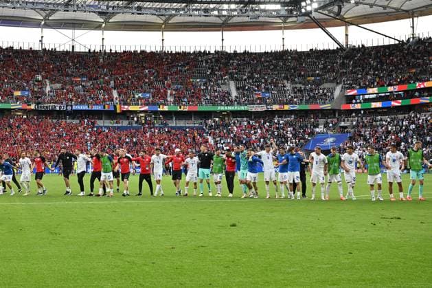 17.06.2024, xjrdrx, Fussball EM 2024, Belgien - Slowakei emspor, v.l. Jubel, Freude, Emotionen ueber den Sieg bei der Slowakei (DFL DFB REGULATIONS PROHIBIT ANY USE OF PHOTOGRAPHS as IMAGE SEQUENCES and or QUASI-VIDEO) Frankfurt