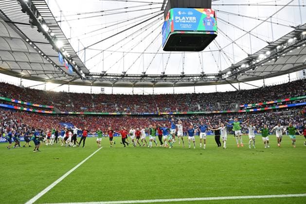 17.06.2024, xjrdrx, Fussball EM 2024, Belgien - Slowakei emspor, v.l. Jubel, Freude, Emotionen ueber den Sieg bei der Slowakei (DFL DFB REGULATIONS PROHIBIT ANY USE OF PHOTOGRAPHS as IMAGE SEQUENCES and or QUASI-VIDEO) Frankfurt