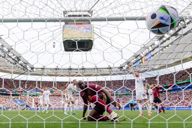 240617 Romelu Lukaku of Belgium with a disallowed goal during the UEFA EURO, EM, Europameisterschaft,Fussball 2024 Football Championship match between Belgium and Slovakia on June 17, 2024 in Frankfurt. Photo: Mathias Bergeld BILDBYRAN kod MB MB0937 fotboll football soccer fotball fotbolls-em europamästerskap em uefa euro uefa european football championship euro 2024 belgien belgium slovakien slovakia bbeng Copyright: MATHIASxBERGELD BB240617MB142