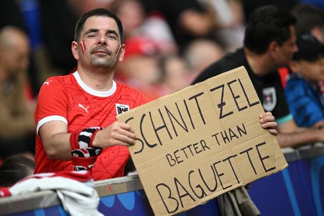Fußball EURO 2024 Austria - France 8709816 17.06.2024 An Austria supporter is seen ahead of the UEFA EURO, EM, Europameisterschaft,Fussball 2024 Group D soccer match between Austria and France at the Duesseldorf Arena in Duesseldorf, Germany. Alexey Filippov Sputnik Dusseldorf Germany  Copyright: xAlexeyxFilippovx