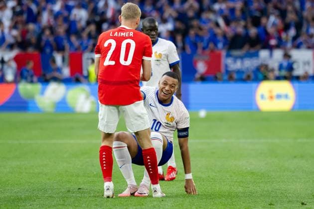 240617 Kylian MbappÃ of France and Konrad Laimer of Austria during the UEFA EURO, EM, Europameisterschaft,Fussball 2024 Football Championship match between Austria and France on June 17, 2024 in Düsseldorf. Photo: Jesper Zerman BILDBYRAN kod JZ JZ0540 fotboll football soccer fotball fotbolls-em europamästerskap em uefa euro uefa european football championship euro 2024 österrike austria frankrike france bbeng Copyright: JESPERxZERMAN BB240617JZ044