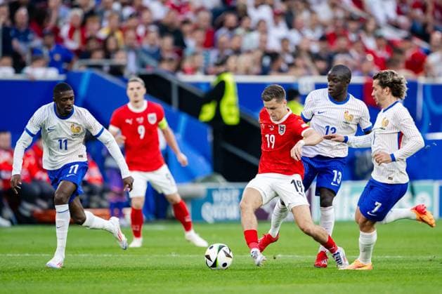 240617 Christoph Baumgartner of Austria against Ousmane Dembele , N Golo KantÃ and Antoine Griezmann of France during the UEFA EURO, EM, Europameisterschaft,Fussball 2024 Football Championship match between Austria and France on June 17, 2024 in Düsseldorf. Photo: Jesper Zerman BILDBYRAN kod JZ JZ0540 fotboll football soccer fotball fotbolls-em europamästerskap em uefa euro uefa european football championship euro 2024 österrike austria frankrike france bbeng Copyright: JESPERxZERMAN BB240617JZ058