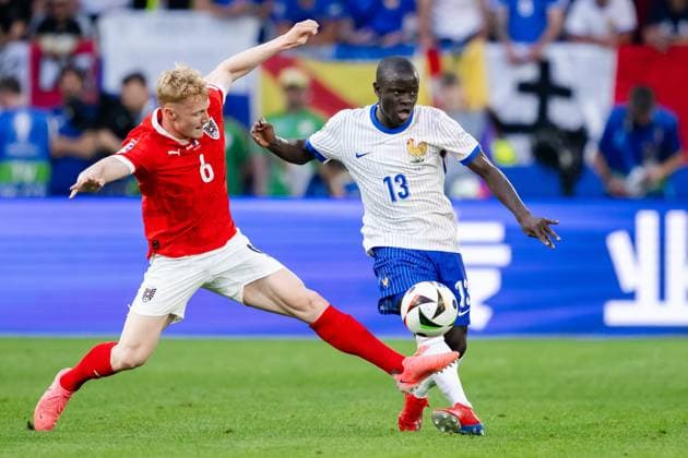 240617 Nicolas Seiwald of Austria and N Golo KantÃ of France during the UEFA EURO, EM, Europameisterschaft,Fussball 2024 Football Championship match between Austria and France on June 17, 2024 in Düsseldorf. Photo: Jesper Zerman BILDBYRAN kod JZ JZ0540 fotboll football soccer fotball fotbolls-em europamästerskap em uefa euro uefa european football championship euro 2024 österrike austria frankrike france bbeng Copyright: JESPERxZERMAN BB240617JZ060
