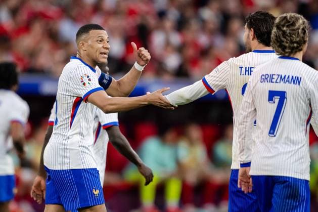 240617 Kylian MbappÃ of France celebrates the 0-1 goal during the UEFA EURO, EM, Europameisterschaft,Fussball 2024 Football Championship match between Austria and France on June 17, 2024 in Düsseldorf. Photo: Jesper Zerman BILDBYRAN kod JZ JZ0540 fotboll football soccer fotball fotbolls-em europamästerskap em uefa euro uefa european football championship euro 2024 österrike austria frankrike france bbeng jubel Copyright: JESPERxZERMAN BB240617JZ078