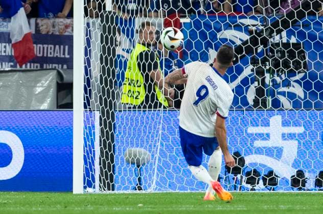 UEFA EURO, EM, Europameisterschaft,Fussball 2024: Gruppenspiel Österreich - Frankreich; 17.06.2024 Olivier Giroud (Frankreich, 9) it einer Großchance. UEFA EURO 2024: Gruppenspiel Österreich - Frankreich; Arena Düsseldorf, Düsseldorf, am 17.06.2024 Copyright: xBEAUTIFULxSPORTS Meuselx