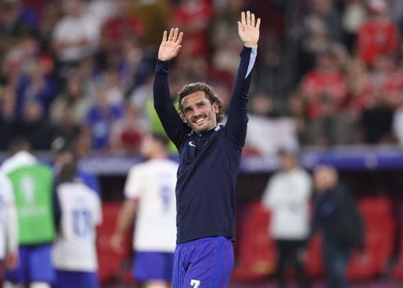 Dusseldorf, Germany, 17th June 2024. Antoine Griezmann of France celebrates the win during the UEFA European Championships match at Dusseldorf Arena, Dusseldorf. Picture credit should read: David Klein Sportimage EDITORIAL USE ONLY. No use with unauthorised audio, video, data, fixture lists, club league logos or live services. Online in-match use limited to 120 images, no video emulation. No use in betting, games or single club league player publications. SPI-3197-0102