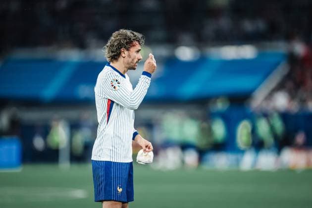 Fußball Herren UEFA-Fußball-Europameisterschaft 2024 Gruppe D Österreich vs. Frankreich 17.06.2024 Antoine Griezmann ( 7, Frankreich) mit einer Wunde am Kopf Düsseldorf Düsseldorf Arena Nordrhein-Westfalen Deutschland