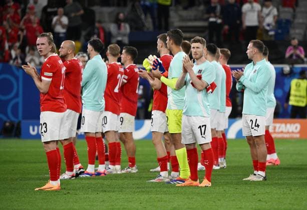 Enttäuschung bei den Österreicherischen Spielern 17.06.2024, Fussball Europameisterschaft 2024, Vorrunde, 1. Spieltag Österreich - Frankreich Duesseldorf Merkur Spiel Arena Nordrhein Westfalen Deutschland
