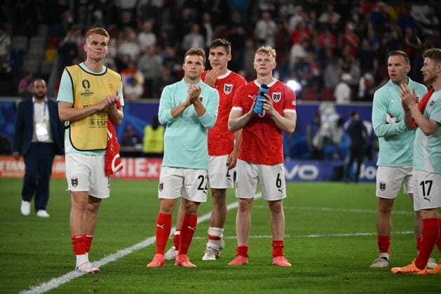 Enttäuschung bei den Österreichern, mitte Maximilian Wöber (Österreich) 17.06.2024, Fussball Europameisterschaft 2024, Vorrunde, 1. Spieltag Österreich - Frankreich Duesseldorf Merkur Spiel Arena Nordrhein Westfalen Deutschland