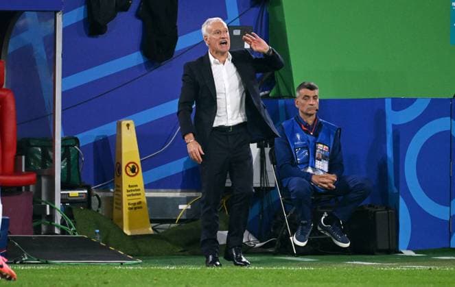 Fussball, Europameisterschaft, EURO 2024, Gruppe D, Merkur Spiel-Arena Düsseldorf: Österreich - Frankreich 0:1; Nationaltrainer Didier Deschamps (FRA). Aktion, Einzelbild.