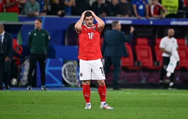 Fussball, Europameisterschaft, EURO 2024, Gruppe D, Merkur Spiel-Arena Düsseldorf: Österreich - Frankreich 0:1; Romano Schmid (AUT) enttäuscht nach Spielende. Enttäuschung, Frust, Aktion.