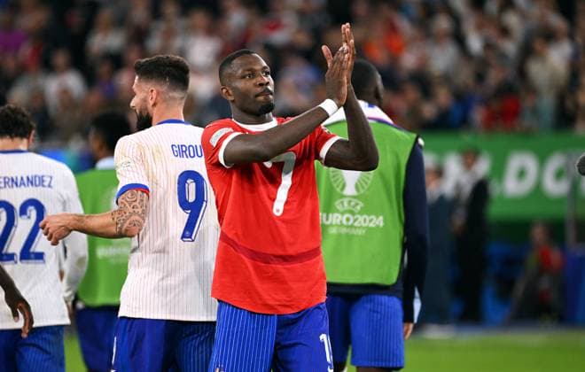 Fussball, Europameisterschaft, EURO 2024, Gruppe D, Merkur Spiel-Arena Düsseldorf: Österreich - Frankreich 0:1; Marcus Thuram (FRA) nach Spielende. Jubel, Freude, Aktion.