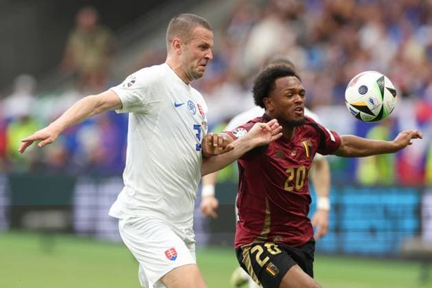 Denis Vavro of Slovakia and Loïs Openda of Belgium Belgium v Slovakia, UEFA European Championship, EM, Europameisterschaft 2024, Group E, Football, Frankfurt Arena, Frankfurt, Germany, 17 Jun 2024 EDITORIAL USE ONLY No use with unauthorised audio, video, data, fixture lists, club league logos or live services. Online in-match use limited to 120 images, no video emulation. No use in betting, games or single club league player publications. Copyright: xPaulxCurrie Shutterstockx 14539658ef