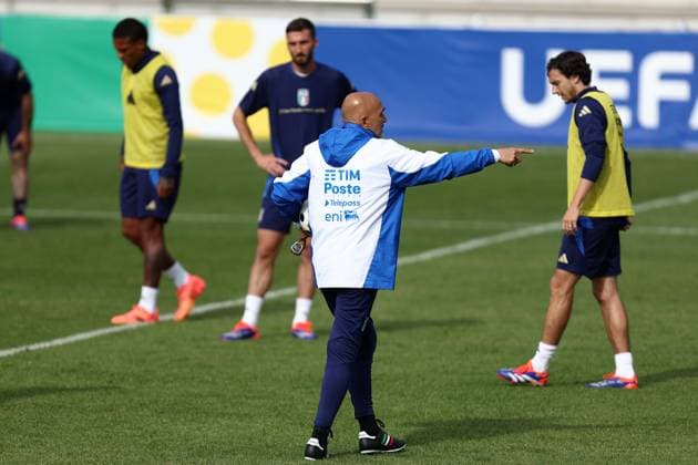 Training Session Luciano Spalletti, head coach of Italy during Italy training session at Hemberg-Stadion on June 17, 2024 in Iserlohn, Germany . Iserlohn Hemberg-Stadion Germany Copyright: xMarcoxCanonierox