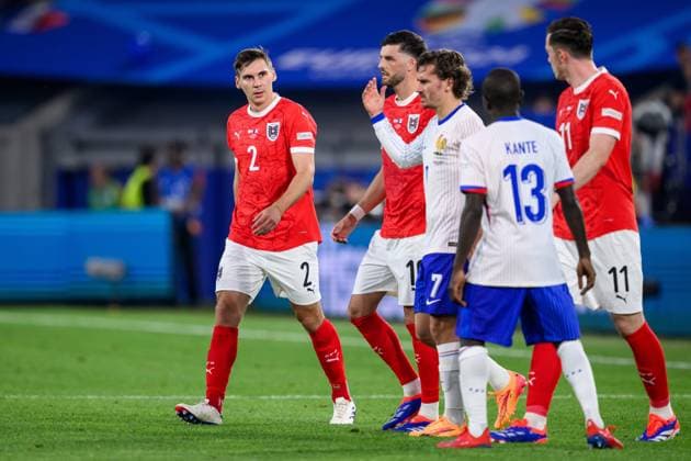 240617 Maximilian Wöber of Austria and Antoine Griezmann of France during the UEFA EURO, EM, Europameisterschaft,Fussball 2024 Football Championship match between Austria and France on June 17, 2024 in Düsseldorf. Photo: Jesper Zerman BILDBYRAN kod JZ JZ0540 fotboll football soccer fotball fotbolls-em europamästerskap em uefa euro uefa european football championship euro 2024 österrike austria frankrike france bbeng Copyright: JESPERxZERMAN BB240617JZ179
