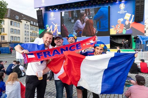 Fan Zone Burgplatz in Düsseldorf - Public Viewing: UEFA EURO, EM, Europameisterschaft,Fussball 2024 - Österreich gegen Frankreich; 17.06.2024 Fan Zone Burgplatz in Düsseldorf - Public Viewing: UEFA EURO 2024 - Österreich gegen Frankreich am 17.06.2024, Düsseldorf. - Copyright: xBEAUTIFULxSPORTS KennyxBeelex