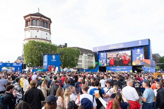 Fan Zone Burgplatz in Düsseldorf - Public Viewing: UEFA EURO, EM, Europameisterschaft,Fussball 2024 - Österreich gegen Frankreich; 17.06.2024 Fan Zone Burgplatz in Düsseldorf - Public Viewing: UEFA EURO 2024 - Österreich gegen Frankreich am 17.06.2024, Düsseldorf. - Copyright: xBEAUTIFULxSPORTS KennyxBeelex