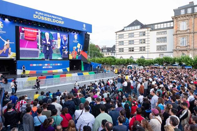 Fan Zone Burgplatz in Düsseldorf - Public Viewing: UEFA EURO, EM, Europameisterschaft,Fussball 2024 - Österreich gegen Frankreich; 17.06.2024 Fan Zone Burgplatz in Düsseldorf - Public Viewing: UEFA EURO 2024 - Österreich gegen Frankreich am 17.06.2024, Düsseldorf. - Copyright: xBEAUTIFULxSPORTS KennyxBeelex