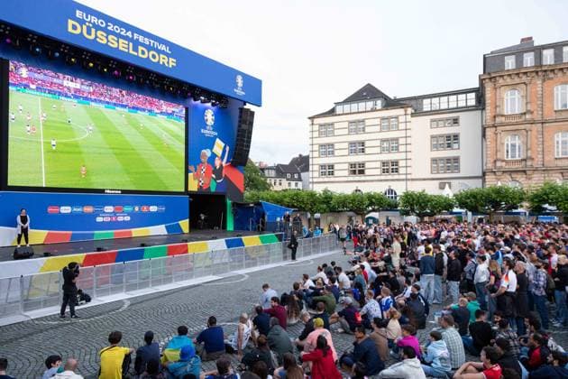 Fan Zone Burgplatz in Düsseldorf - Public Viewing: UEFA EURO, EM, Europameisterschaft,Fussball 2024 - Österreich gegen Frankreich; 17.06.2024 Fan Zone Burgplatz in Düsseldorf - Public Viewing: UEFA EURO 2024 - Österreich gegen Frankreich am 17.06.2024, Düsseldorf. - Copyright: xBEAUTIFULxSPORTS KennyxBeelex