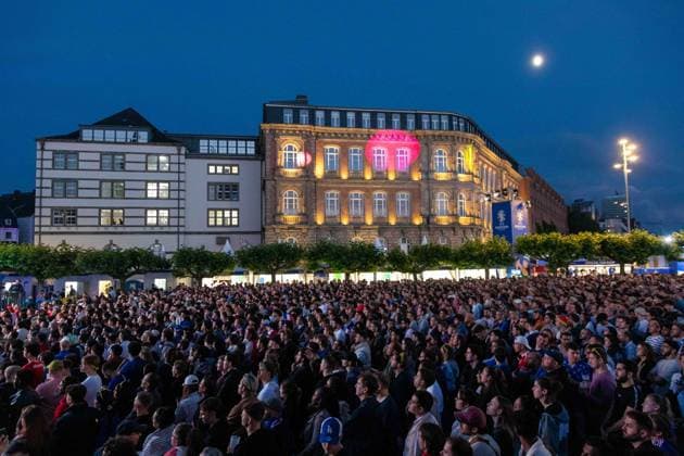 Fan Zone Burgplatz in Düsseldorf - Public Viewing: UEFA EURO, EM, Europameisterschaft,Fussball 2024 - Österreich gegen Frankreich; 17.06.2024 Fan Zone Burgplatz in Düsseldorf - Public Viewing: UEFA EURO 2024 - Österreich gegen Frankreich am 17.06.2024, Düsseldorf. - Copyright: xBEAUTIFULxSPORTS KennyxBeelex