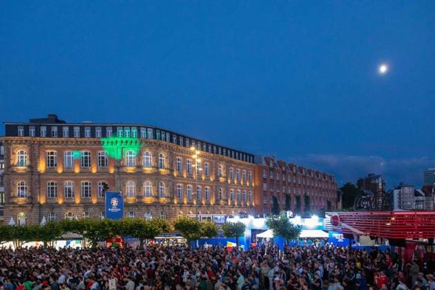 Fan Zone Burgplatz in Düsseldorf - Public Viewing: UEFA EURO, EM, Europameisterschaft,Fussball 2024 - Österreich gegen Frankreich; 17.06.2024 Fan Zone Burgplatz in Düsseldorf - Public Viewing: UEFA EURO 2024 - Österreich gegen Frankreich am 17.06.2024, Düsseldorf. - Copyright: xBEAUTIFULxSPORTS KennyxBeelex